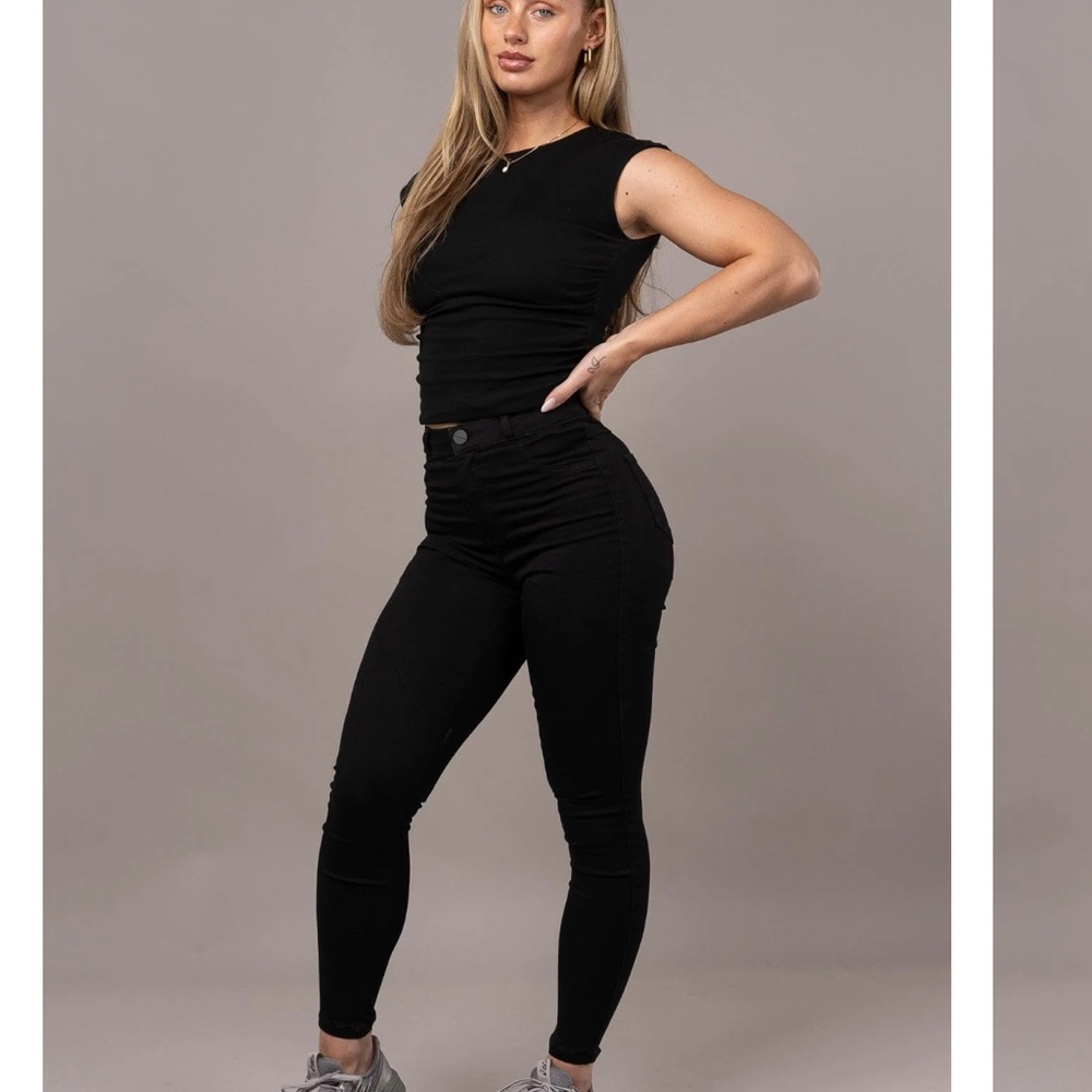 FITJEANS Women's Black Jeans